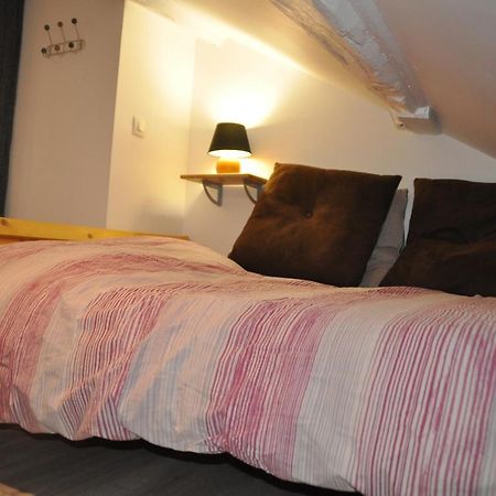 Studio Evian Centre Luaran gambar