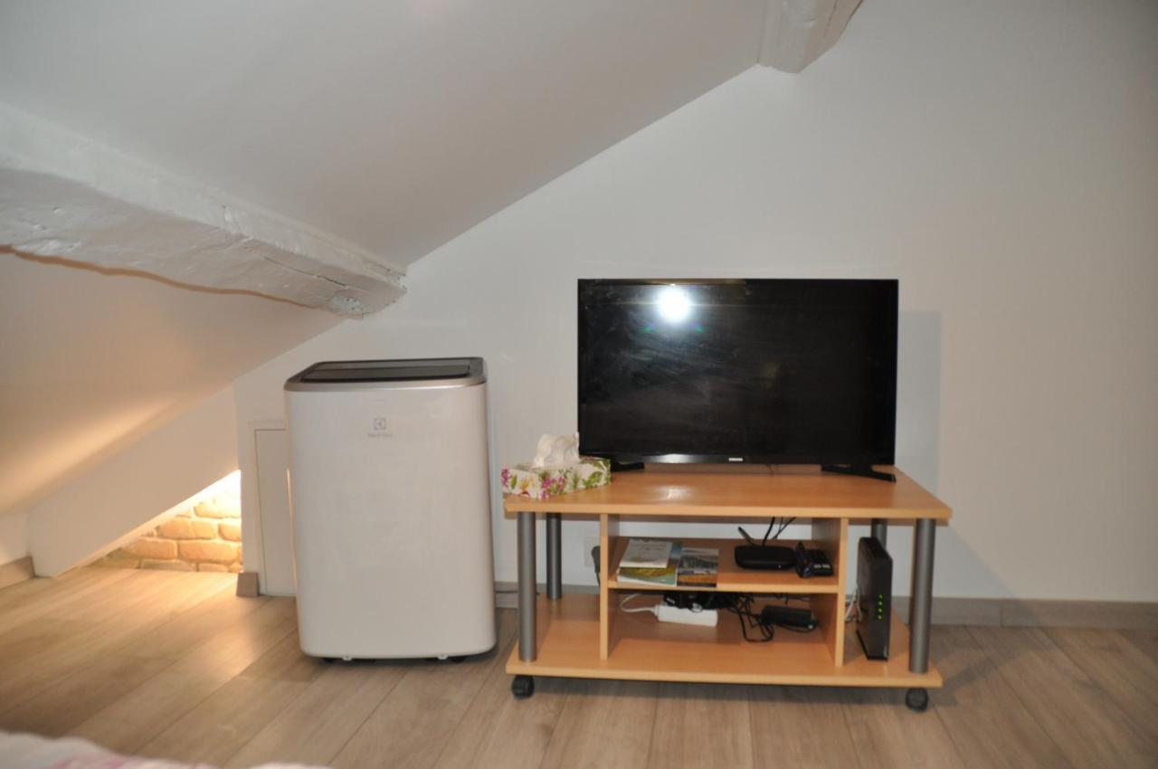 Studio Evian Centre Luaran gambar